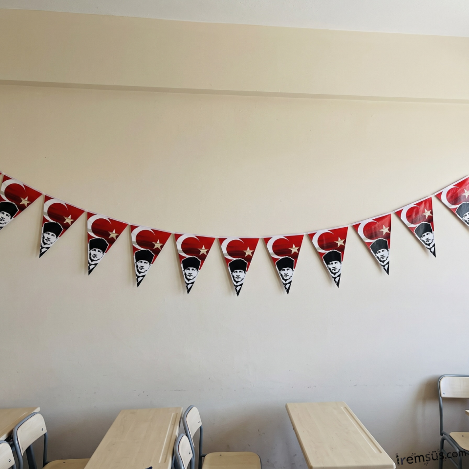29 Ekim Atatürk Baskılı Üçgen Süsleme Flama 2 metre 29 Ekim Süsleme Bayrak Flama