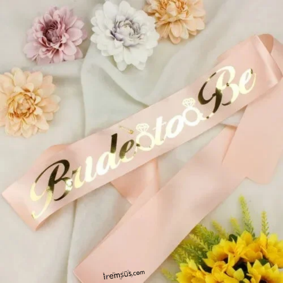 Bride To Be Yazılı Pembe Üstüne Gold Yaldızlı Kuşak 150 cm Bekarlığa Veda Partisi Konsepti Süs